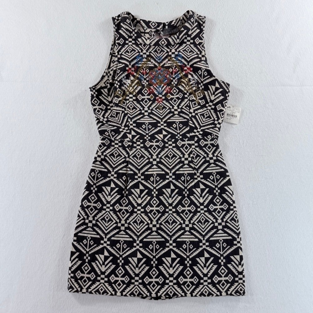 NEW ASTR Mini Dress Womens Medium Black White Geometric Boho Tribal Folk Indie